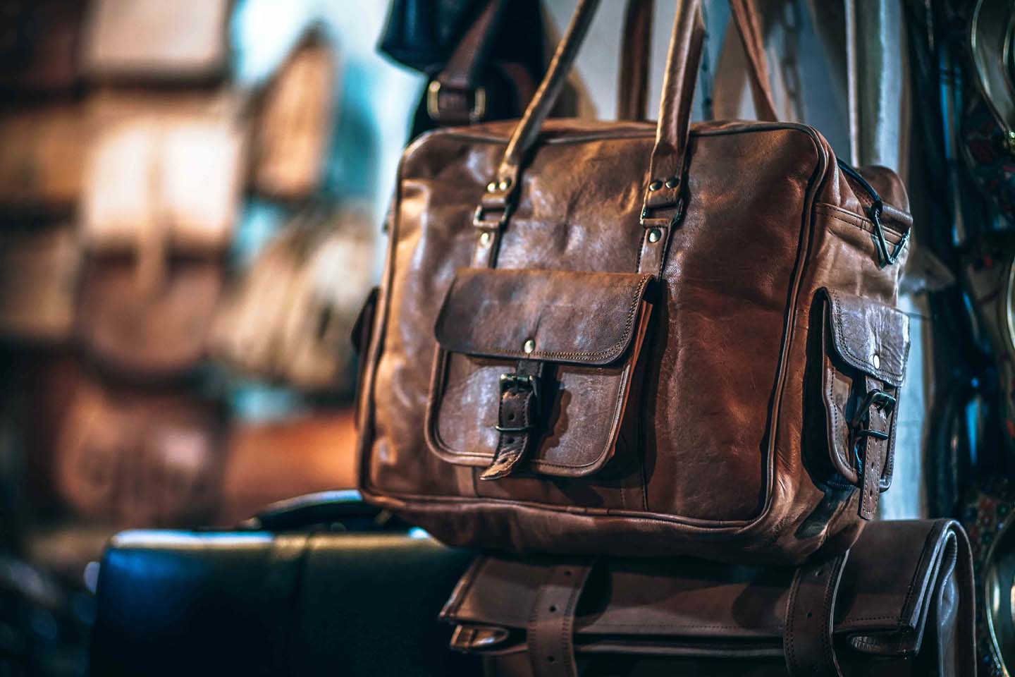 Gut gepflegte alte Ledertasche in Braun
