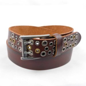 Nietengürtel aus braunem Vollrindsleder mit Zweidornschnalle